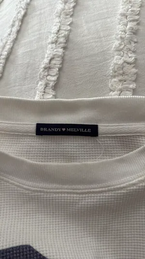 Brandy Melville 84 Long Sleeve  thumbnail 4