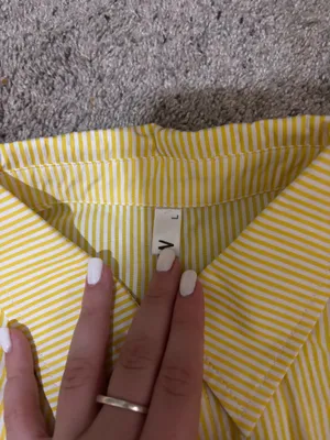Yellow pin stripe button down Size L thumbnail 2