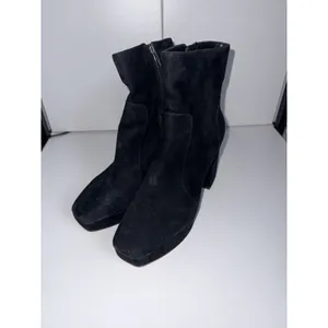 NWOB Vince Camuto‎ Penella Platform Bootie Black Faux Suede Leather Size 9 M thumbnail 4