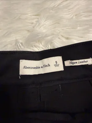 Abercrombie & Fitch Black High-Waist Faux Leather Pleated Women’s Shorts size S thumbnail 8