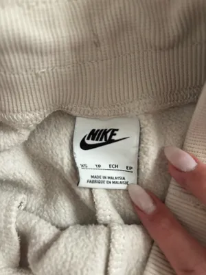 Nike wide leg, baggy cream, sweat sweatpants no flaws thumbnail 3