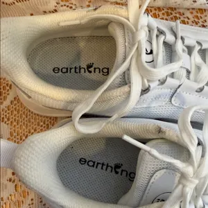 Earthing white low top lace up athletic shoes sz 6.5 thumbnail 4