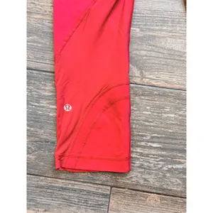 Lululemon Run Inspire Crop II Love Red Mesh Panel Running Leggings‎ Size 6/4 M/S thumbnail 7