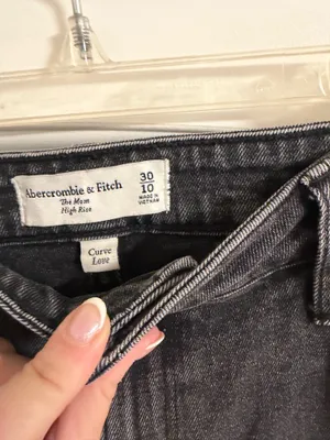 Abercrombie The Mom High-Rise Curve Love thumbnail 2