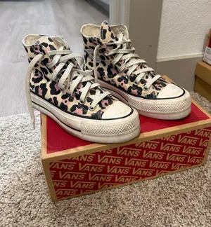 Converse thumbnail 1