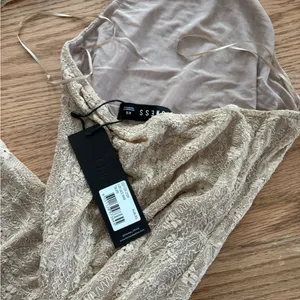 Lioness lace dress thumbnail 4