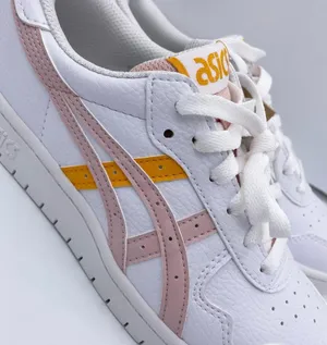 ASICS low-top lightweight comfortable sneakers with striped detail thumbnail 4