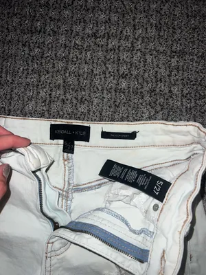 Kendall + Kylie Jean Shorts thumbnail 2