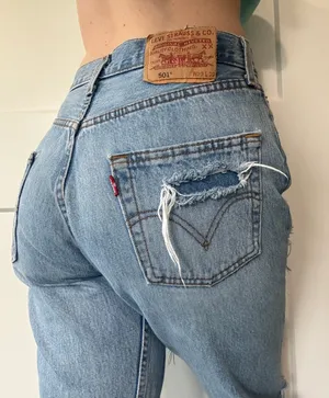 Levi’s Rare Vintage Light Wash 2004 Buttonfly 501 Jeans thumbnail 12