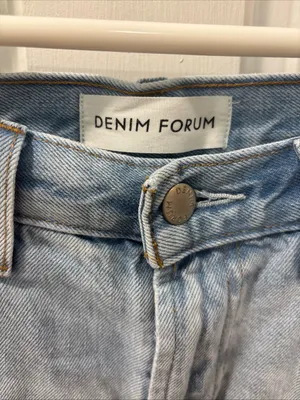 Aritzia Denim Forum Women’s Farrah Hi-Rise Wide Leg Jeans Size 28 Light Wash EUC thumbnail 4