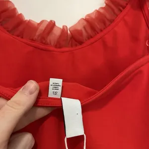 & Other Stories NWT‎ Organza Red Ruffle Bodysuit Size Large thumbnail 5