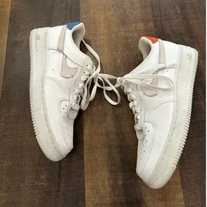 Nike Air Force 1 Low White Leather Sneakers Women’s Size 8 thumbnail 4