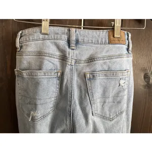 American Eagle Mom Straight Jeans Distressed‎ Ripped Light Wash Denim size 0 Reg thumbnail 4