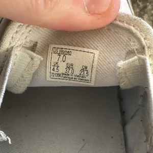 Vans Women's Cream Slip-On Sneakers / Q7 thumbnail 5