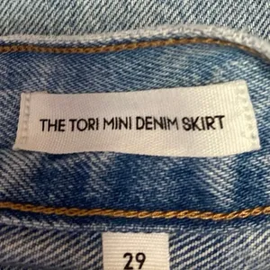 Aritzia Denim Forum Tori Blue Distressed Frayed Raw Hem Mini Denim Jean Skirt 29 thumbnail 6