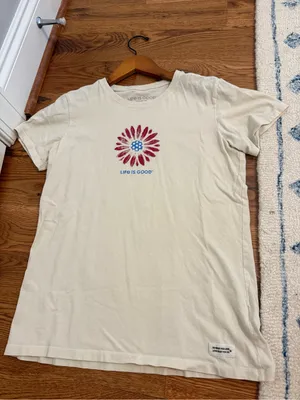 Life is Good Women's Americana Daisy Short Sleeve Tee Size Medium thumbnail 6