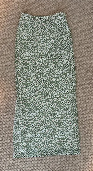 Shein Size Extra Small XS Green Floral Midi Skirt - Women thumbnail 1