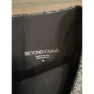 Beyond Yoga Leggings Black Gray Snakeskin Foil High Waisted Size M thumbnail 3
