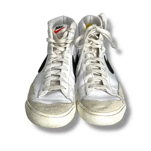 Nike Blazers Mid 77 White Sneakers Athletic Trainers Shoes Size 8 thumbnail 3