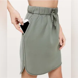 Lululemon On The Fly Skirt Size Size 6 thumbnail 2