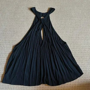 Free People medium m black flowy tank top keyhole front buckle at neck hot NWOT thumbnail 1