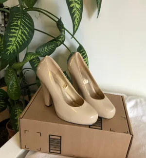 Forever 21 Nude Come Block Heel Glossy Heels thumbnail 1
