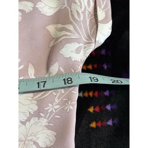 Pink Rose Lavender/White Floral Short‎ Sleeve Scoop Zipper Back Blouse Size M thumbnail 6