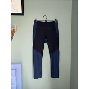 Outdoor Voices Two Tone Paneling Legging Size Medium Black Navy Compression thumbnail 2