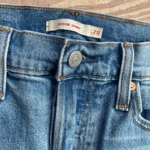 Levi’s wedgie skinny button fly jeans size 28 thumbnail 2