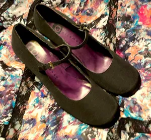 Hocus pocus perfect Vintage Mary Jane’s with purple soles and curved 3 in heels thumbnail 1