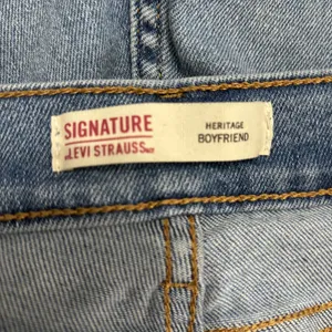 Levi's Signature Heritage Boyfriend Jeans Blue Denim Cuff 14 W32 Distress thumbnail 6