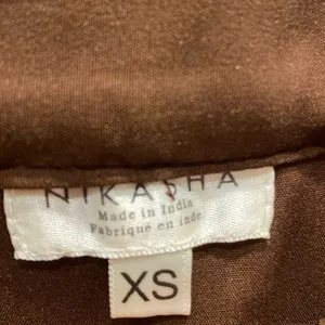MIDI FAUX LEATHER SKIRT- XS. (Small tear see photo) thumbnail 3