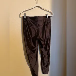 LULULEMON Satin Shine‎ HR Leggings 25” Sz 10 in Espresso Brown thumbnail 5