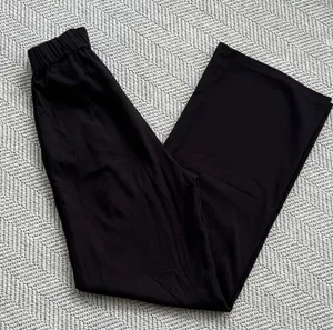 Women’s H&M Black Elastic-Waist Pants thumbnail 1