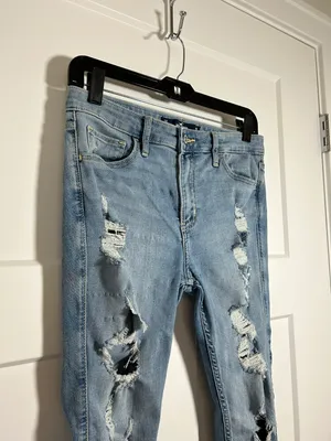 Hollister Size 28 ripped skinny jeans thumbnail 5