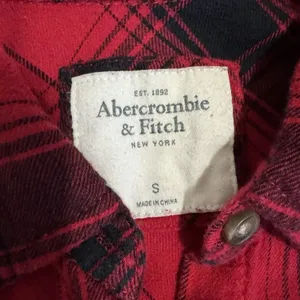 Abercrombie & Fitch Red‎ black Check Plaid Button Down Womans Career Shirt S thumbnail 9