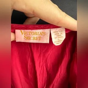 Vintage 80s Victoria’s Secret red silk button down sleep shirt, size large thumbnail 5