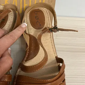 B.o.c Born concept brown strappy comfort sandals size 9 thumbnail 4