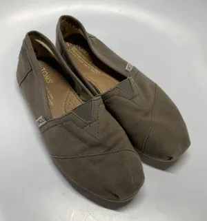 Toms taupe slip on shoes size‎ 7.5 thumbnail 1