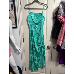 Saylor Floral Jacquard Ruched Slit Midi Gardenia Dress Mermaidcore Wedding Guest thumbnail 2