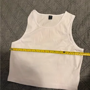 SHEIN Classic White Tank Top thumbnail 6