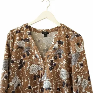 Ann Taylor Floral Mixed Media Pleat Front Gold Gray Office Career Top Sz MP thumbnail 2