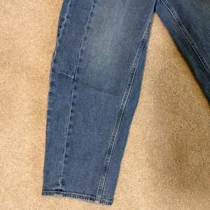 Old Navy Womens Barrel Leg Jeans 4 Blue High-Rise Denim Wide Leg Casual‎ thumbnail 2