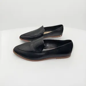 New Vince Camuto Womens Finetta Black Leather Embossed Pointed Toe‎ Loafers 9 thumbnail 2