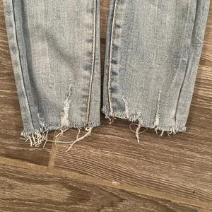 Women’s size 0 low rise jegging light wash destroyed stretchy jeans thumbnail 8
