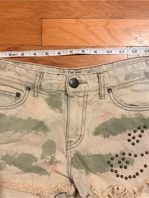 Free‎ People Studded Distressed Jean Shorts Size 25 thumbnail 4