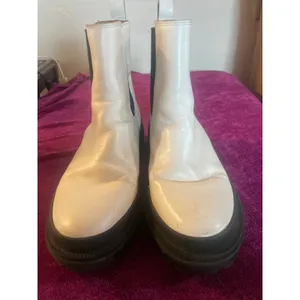 LUCKY BRAND Ellerey Lug Sole Chelsea Boots White Black Size 8.5 39 COMBAT GRUNGE thumbnail 3