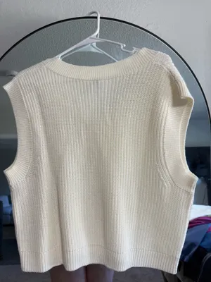 Divided H&M sweater vest  thumbnail 4