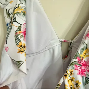One Piece‎ Floral Swimsuit V-Neck Ruffle Tie Back Size Large NWT thumbnail 8