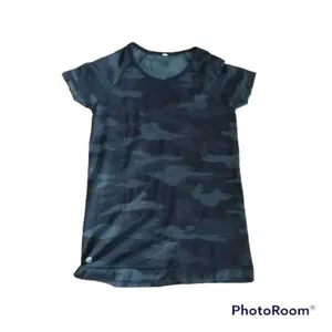 ✨Athleta Speedlight Camo Tee✨ thumbnail 3